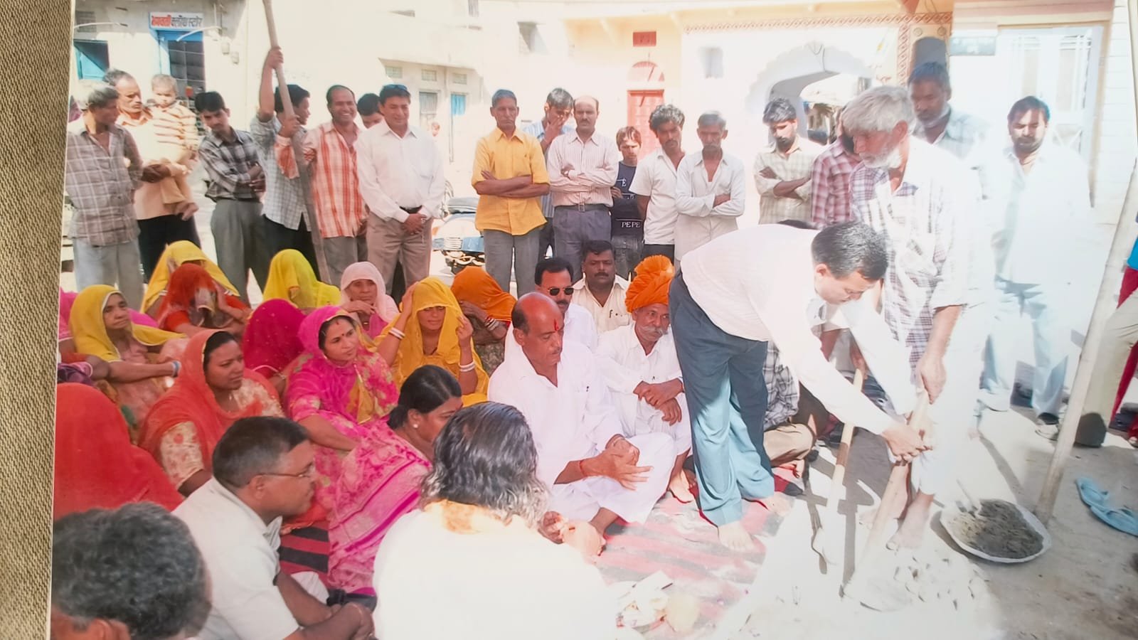 जनसंपर्क बैठक में उपस्थित लोग